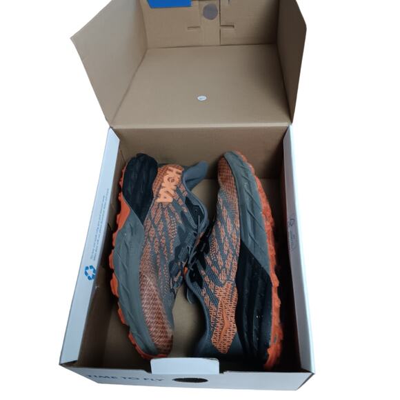 Hoka Speedgoat 5 Youth Size5MD - Picture 2 of 10